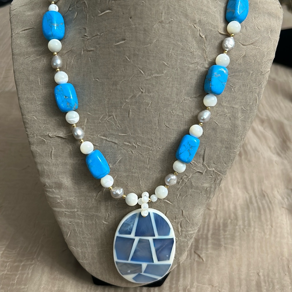 Lee Sands Turquoise And Mother Of Pearl And Inlay Pendant Necklace 30$